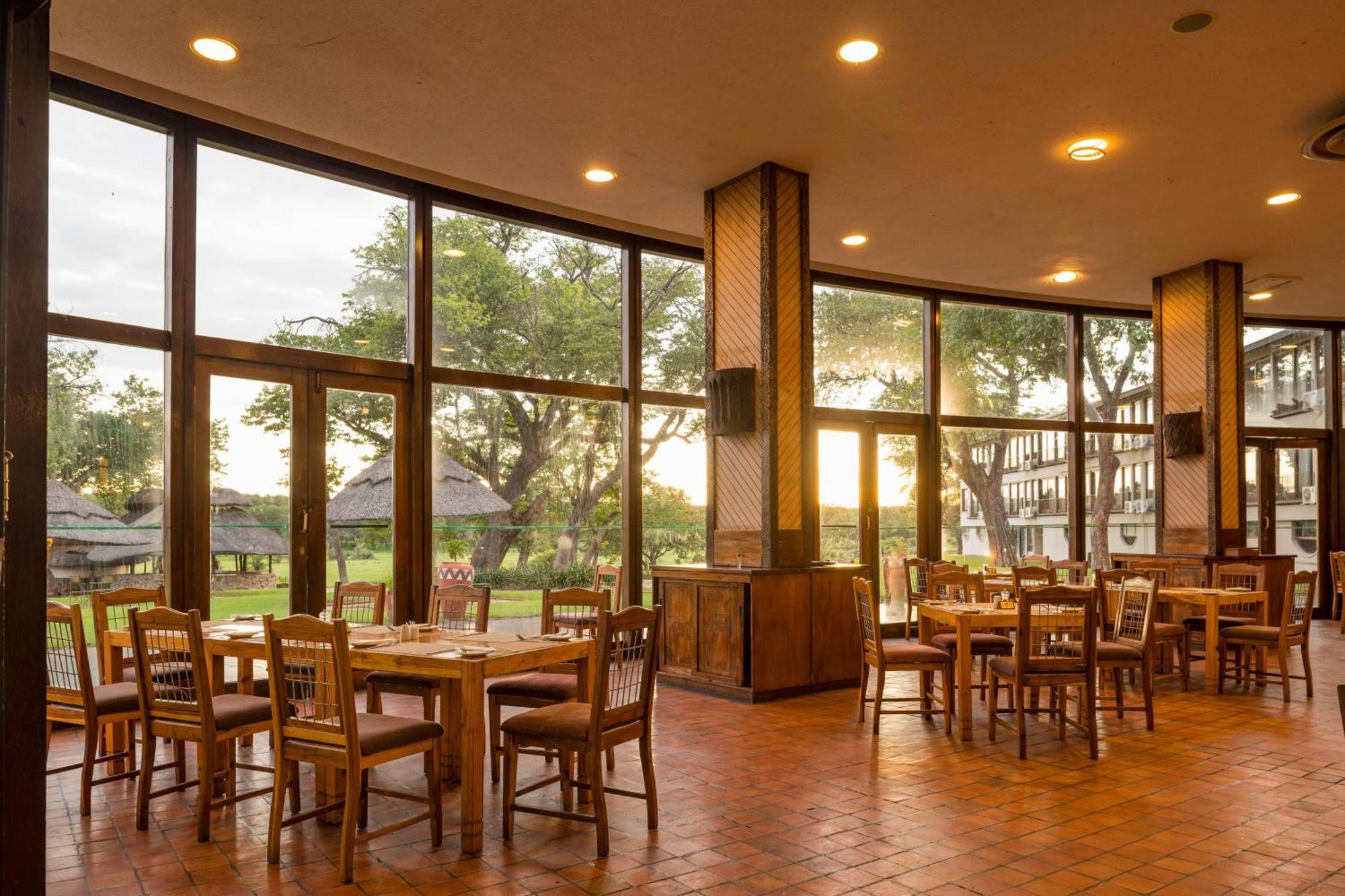 Hwange Safari Lodge Dete Bagian luar foto